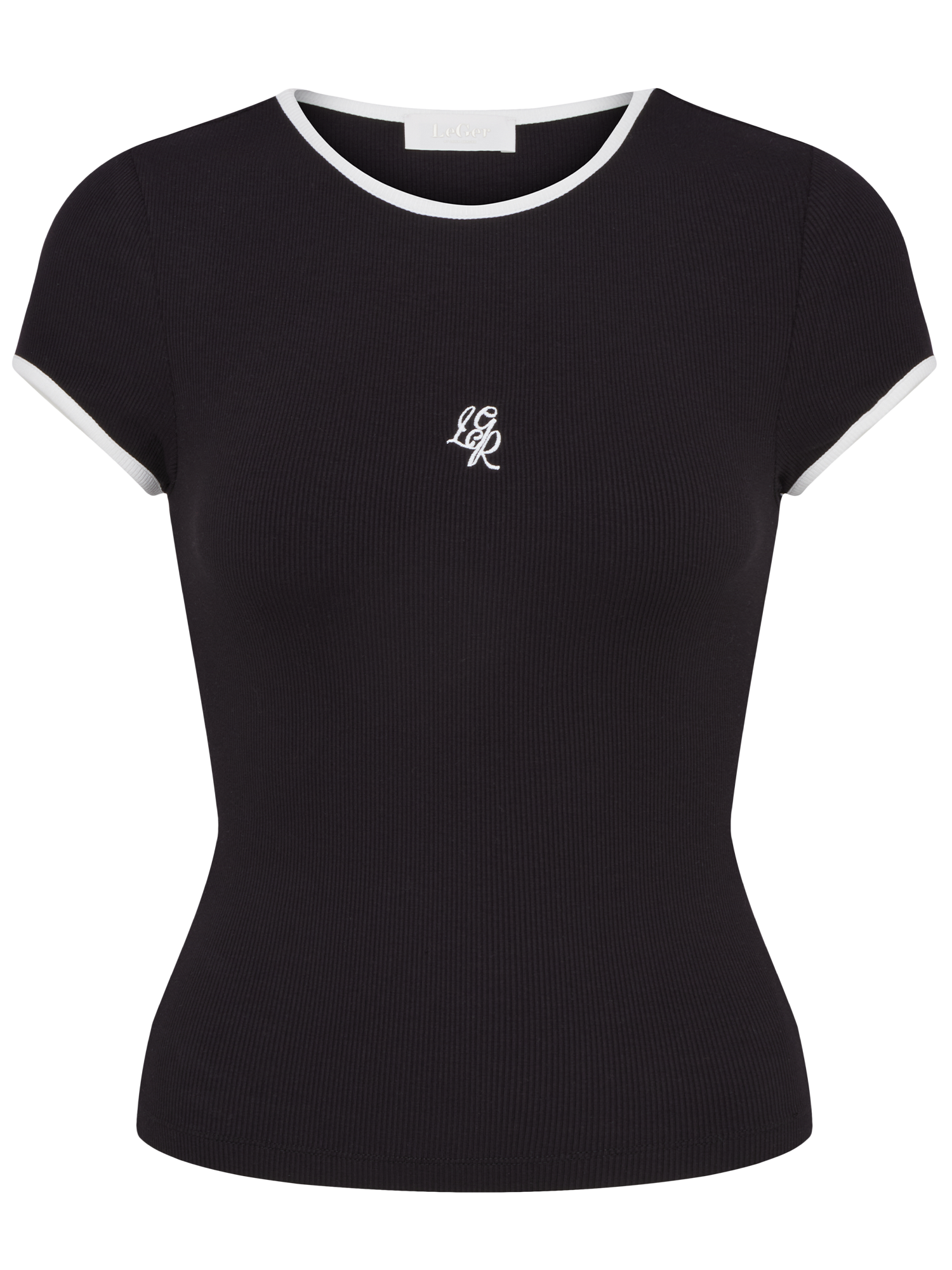 Das Elmira T-Shirt von LeGer by Lena Gercke ist ein schmal geschnittenes, schwarzes, geripptes T-Shirt mit weißem Besatz am Kragen und an den Ärmeln sowie einem kleinen weißen, aufgestickten "LGR"-Logo auf der Brust. Entworfen in Normalgröße für einen bequemen, stilvollen Look.