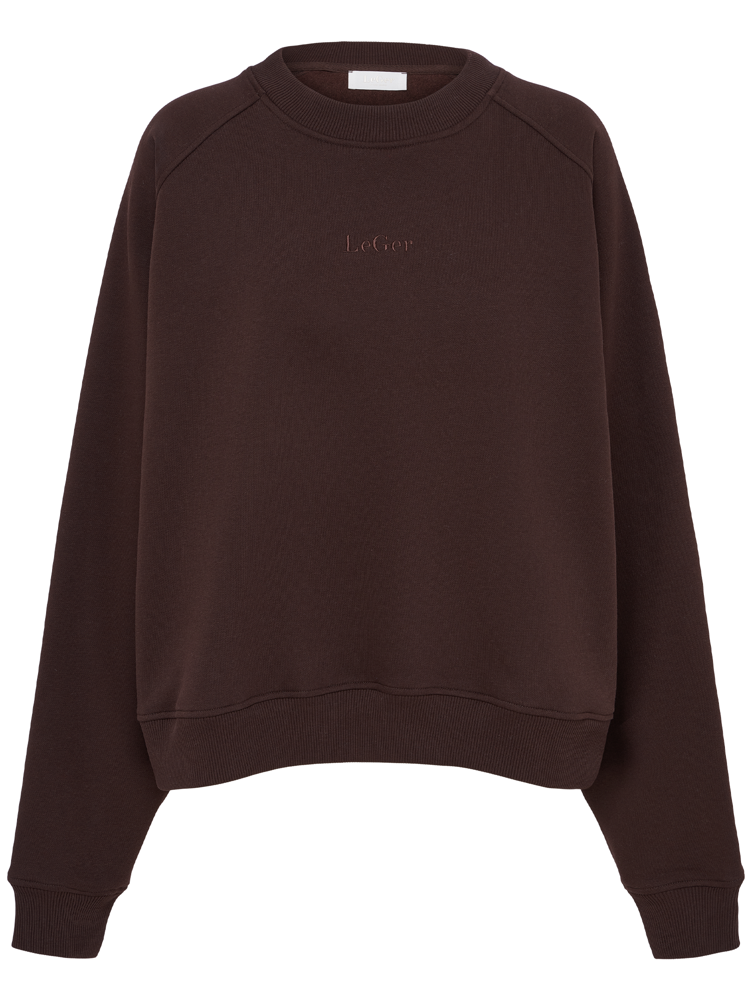 Der Melody Sweater von LeGer by Lena Gercke ist ein dunkelbrauner Crewneck mit langen Ärmeln, lockerer Passform und Rippbündchen. "LeGer" ist dezent in kleine Buchstaben auf der Brust eingestickt.
