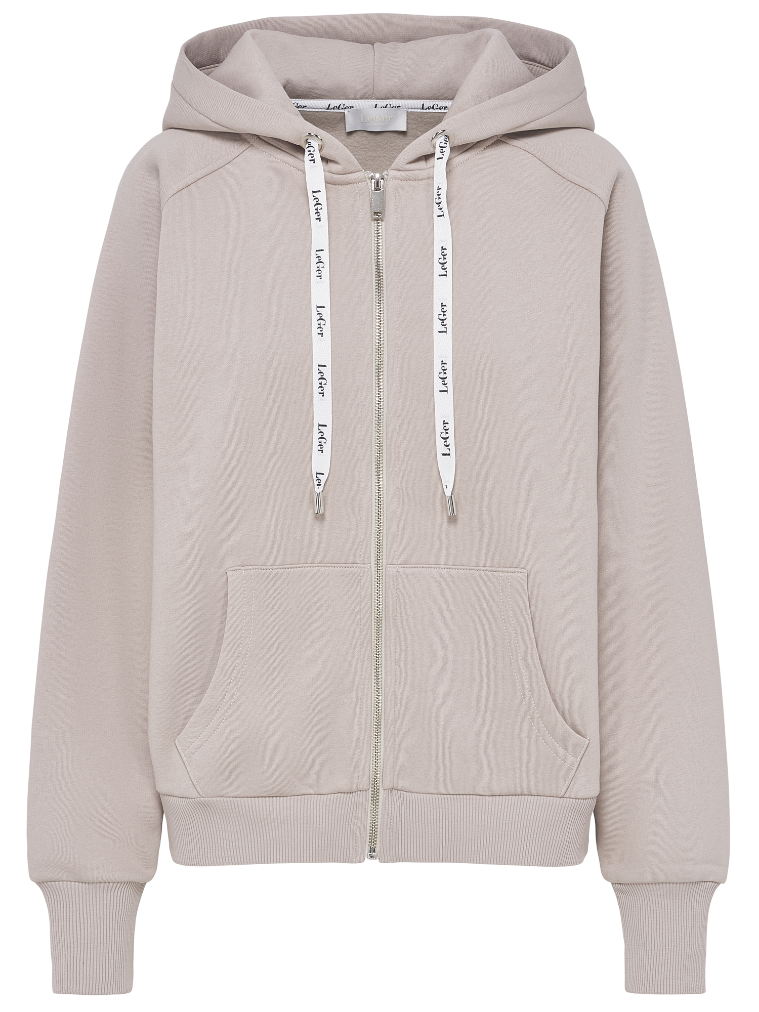 Der „Phoenix“-Hoodie von LeGer by Lena Gercke ist ein hellbeiger Hoodie mit Reißverschluss, einer Fronttasche, gerippten Bündchen und Saum sowie weißen Kordeln, auf denen sich ein schwarzer Schriftzug wiederholt. Dieser Hoodie wurde für Komfort entworfen und eignet sich perfekt für sportliche Aktivitäten. Er bietet eine lockere Passform und einen weichen, lässigen Look.
