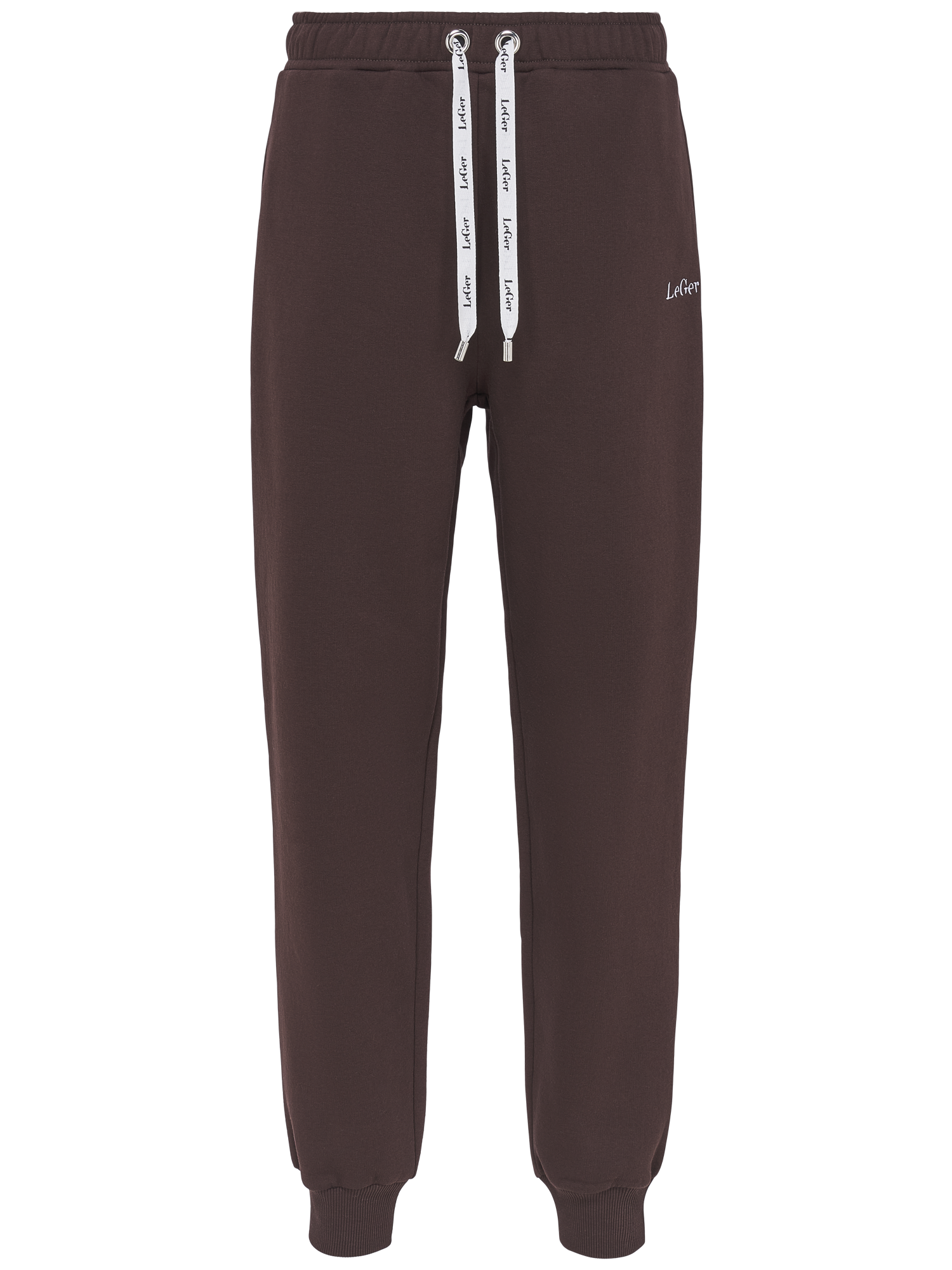 Wir präsentieren die Hose „Nela“ von LeGer by Lena Gercke: Diese dunkelbraune Jogginghose verfügt über einen elastischen Bund und weiße Kordeln, die mit dem wiederholt aufgedruckten Schriftzug „LeForm“ verziert sind. Gerippte Bündchen an den Knöcheln und ein gesticktes „LeForm“-Logo auf dem linken Oberschenkel sorgen für stilvolle Details. Die aus weichem Stretchstoff gefertigte Nela-Hose bietet eine taillierte Passform für einen bequemen, figurschmeichelnden Sitz.