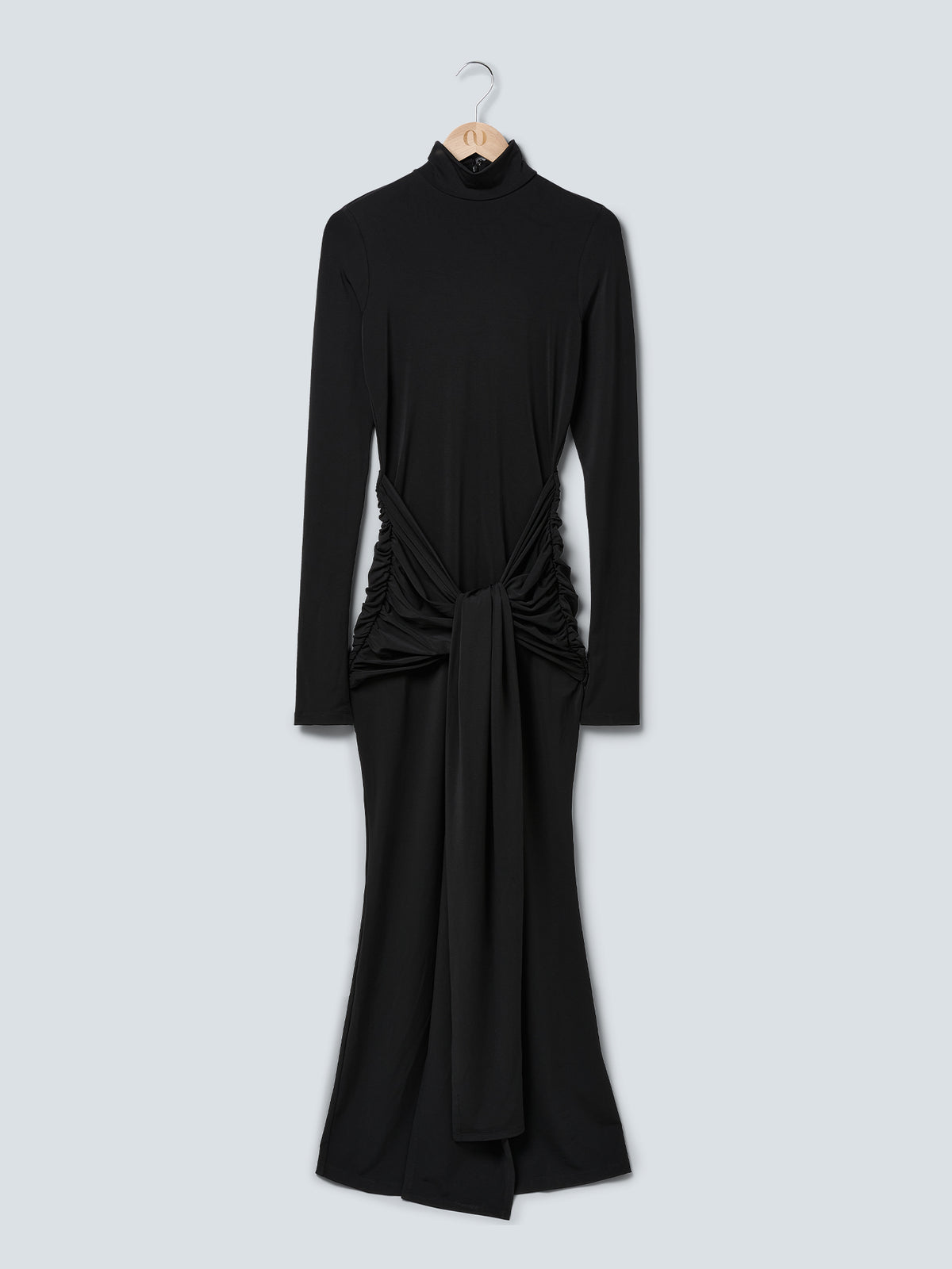 Schwarzes, langärmeliges „Izzie“-Kleid mit hohem Rollkragen und gerafftem, geknotetem Taillendetail.