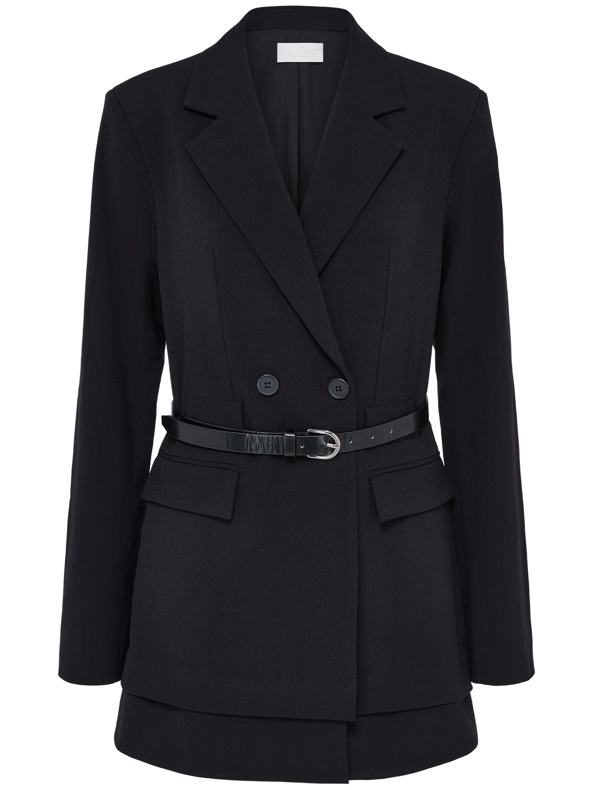 Hier ist ein überarbeiteter Satz auf Grundlage der Produktdaten: Das Kleid „Jeromina“ von LeGer by Lena Gercke besticht durch ein schwarzes Zweireiher-Design mit gekerbtem Revers, zwei Pattentaschen vorne und einem schmalen schwarzen Gürtel um die Taille. Es ist in einer Regular-Fit-Silhouette mit Langarm-Ärmeln gestaltet und wird vor einem weißen Hintergrund präsentiert.