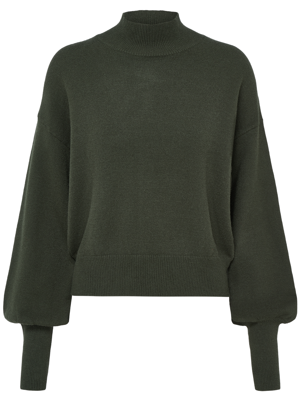 Ein dunkelolivgrüner, langärmeliger Strickpullover „Penelope“ von LeGer by Lena Gercke mit hohem Rundhalsausschnitt, der an einen dezenten Stehkragen erinnert, sowie mit überschnittenen Schultern und breiten, gerippten Bündchen und Saum wird vor einem schlichten weißen Hintergrund präsentiert.