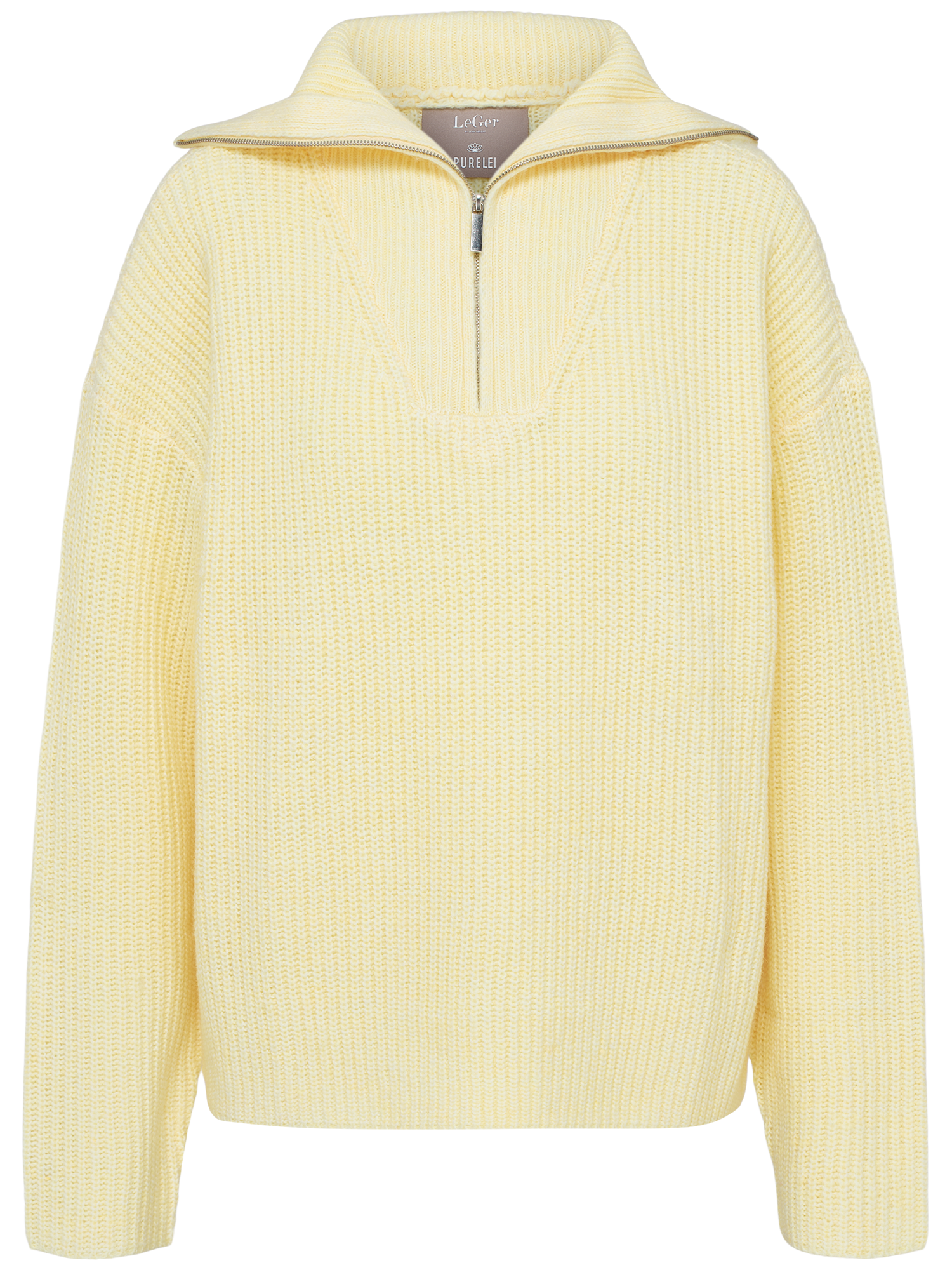 Der LeGer x Purelei - Lea Jumper von LeGer by Lena Gercke ist ein hellgelber Rippstrickpullover mit extralangen Ärmeln, einem kurzen Frontreißverschluss, einem breiten Kragen und einer lockeren Passform.