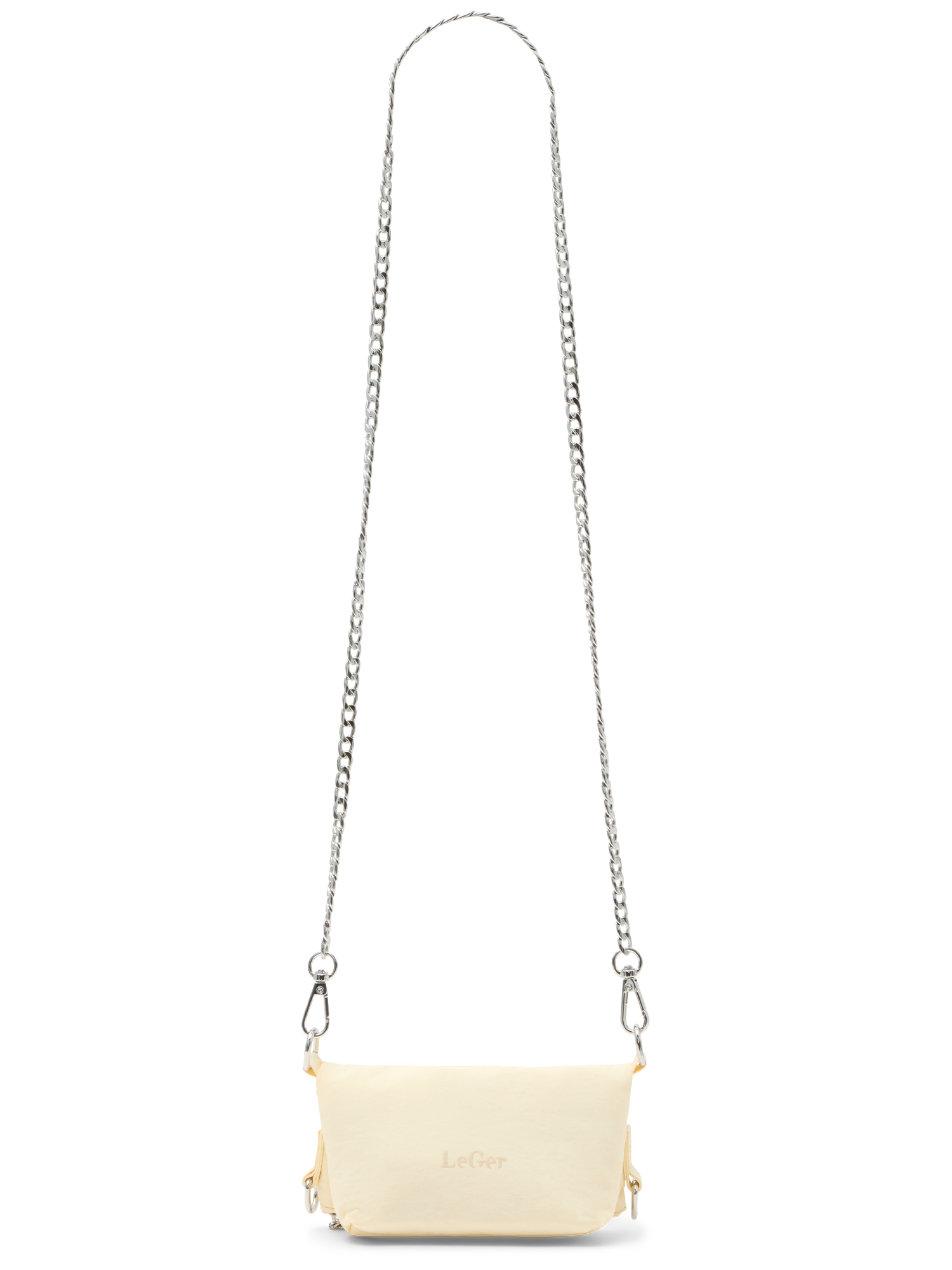 Die kleine, hellgelbe Lisa Bag von LeGer by Lena Gercke ist mit einem langen, silbernen Kettenriemen und Metallverschlüssen versehen, der Markenname ist auf der Vorderseite aufgedruckt. Die Tasche ist vor einem weißen Hintergrund zu sehen.