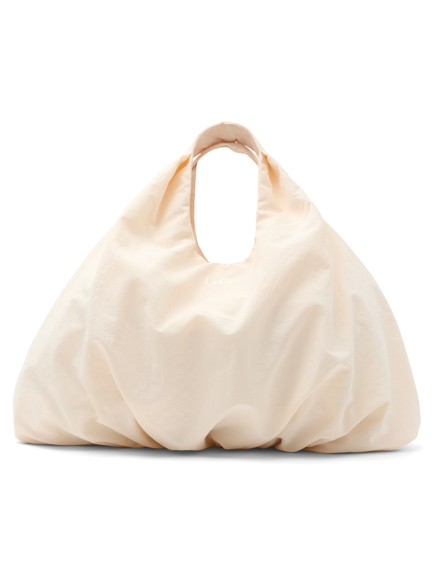 Die Lotti Bag von LeGer by Lena Gercke ist eine große, cremefarbene Handtasche mit einer weichen, abgerundeten, gerafften Form und zwei Griffen an der Oberseite, die auf einem schlichten weißen Hintergrund abgebildet ist.