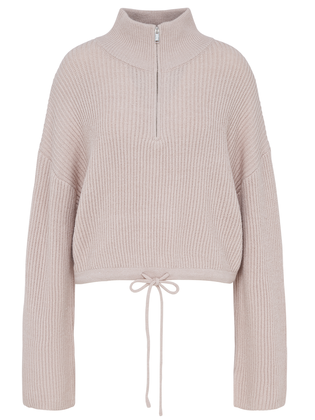 Der langärmelige Strickpullover „Michelle“ von LeGer by Lena Gercke in hellem Beige präsentiert sich vor einem schlichten weißen Hintergrund mit Rippenstruktur, hohem Kragen, halbem Reißverschluss und verstellbarem Kordelzug am Saum.